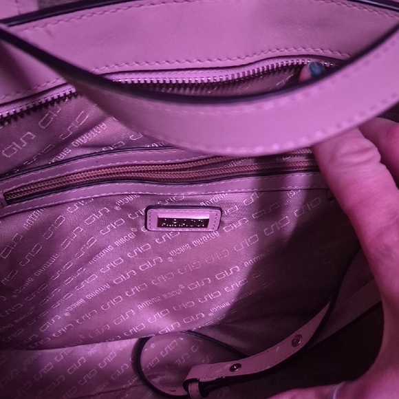 Elegant Pink Handbag - Picture 4 of 4